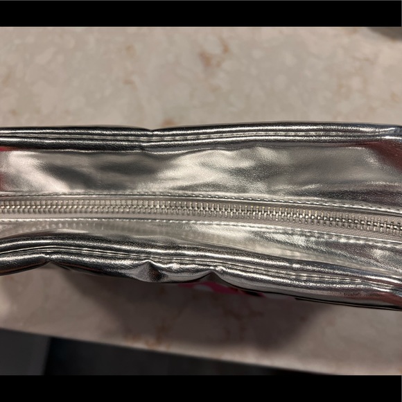 Kylie makeup bag - Picture 3 of 4